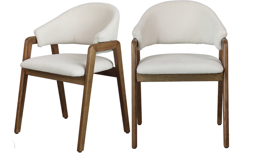 Image 16: Sillas de comedor tapizadas con patas de madera Woolden, de Doosense