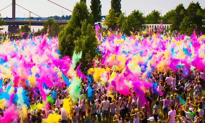 2 Tickets für das „Holi – Festival of Colours“ in insgesamt 20 Städten bundesweit (51% sparen) - Primary Image