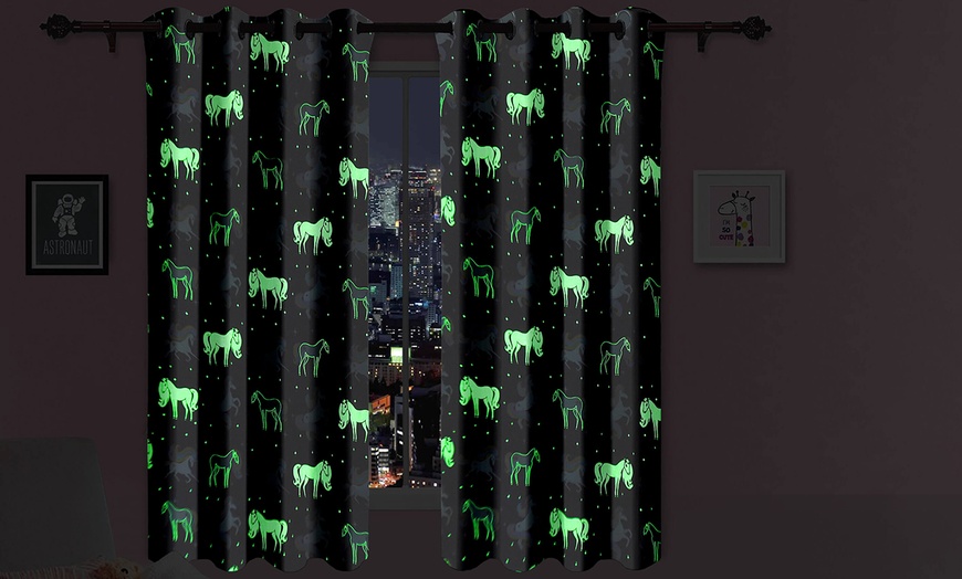 Image 16: Glow-In-The-Dark Curtains