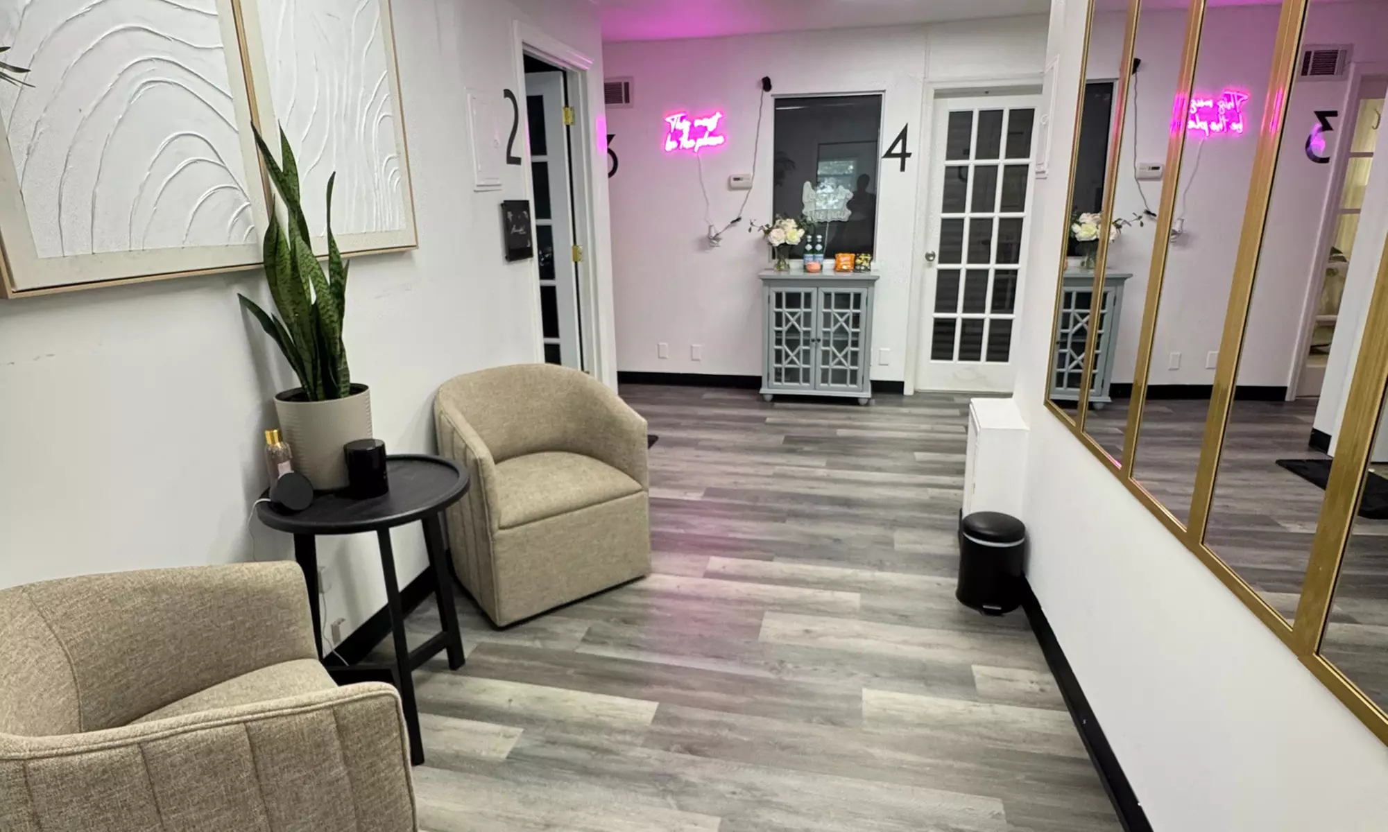45-Min Brow Wax/ 60-Min Brow Lamination with Shape & Tint