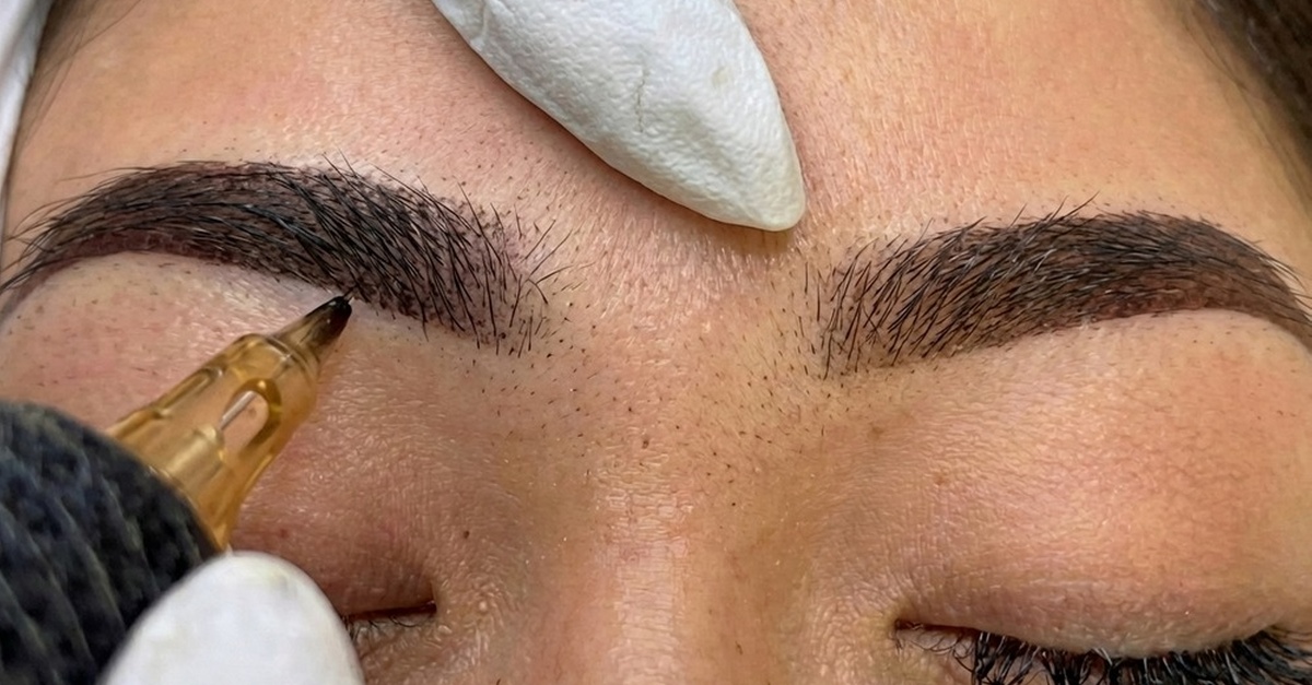 Servicio de micropigmentación y diseño de cejas en Valencia