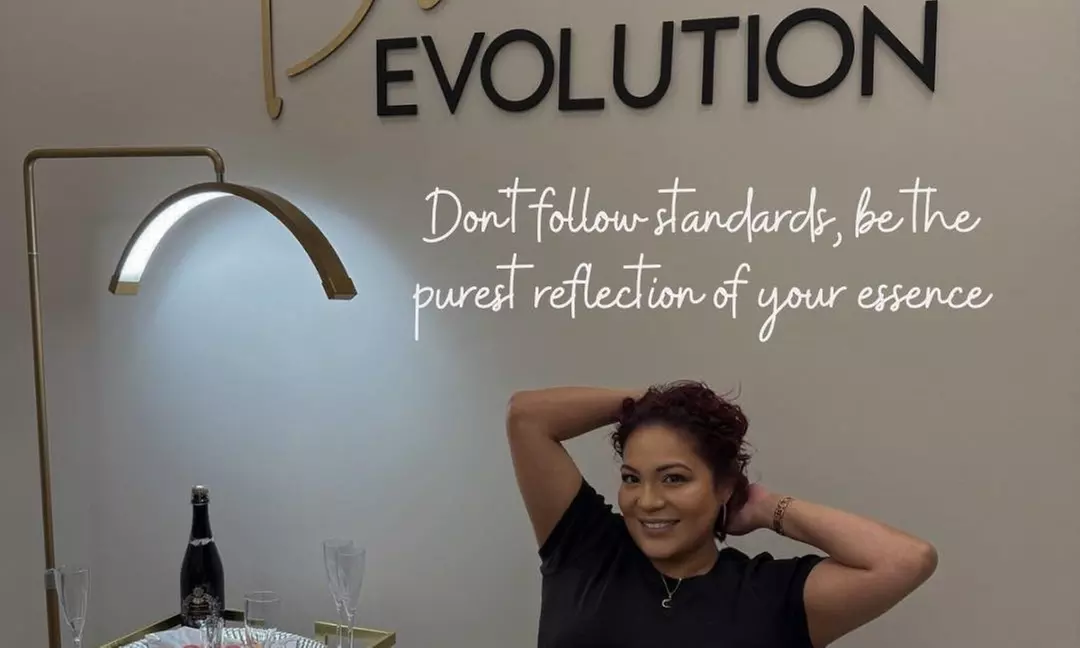 One Design + Threading + Styling w/ Optional Henna/Hydra Brow Services
