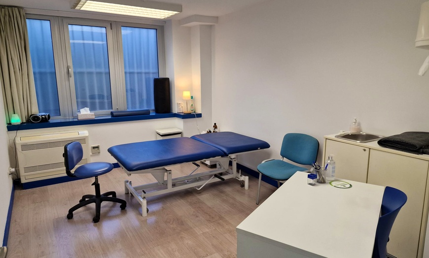 Image 6: 1 o 3 sesiones de fisioterapia, osteopatía y masaje Shiatsu de 60 minutos para 1 persona, ahorra hasta un 64%