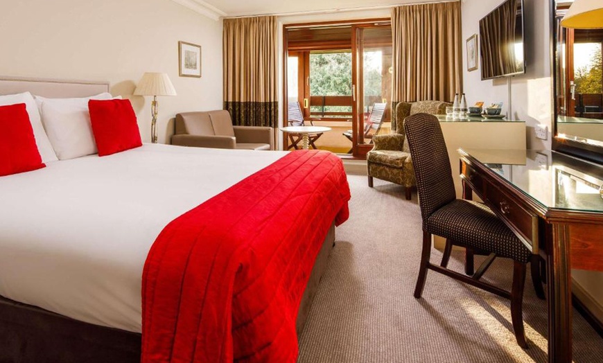 Image 10: Box Hill Surrey: Elegant 4* Stay with Breakfast & Dinner