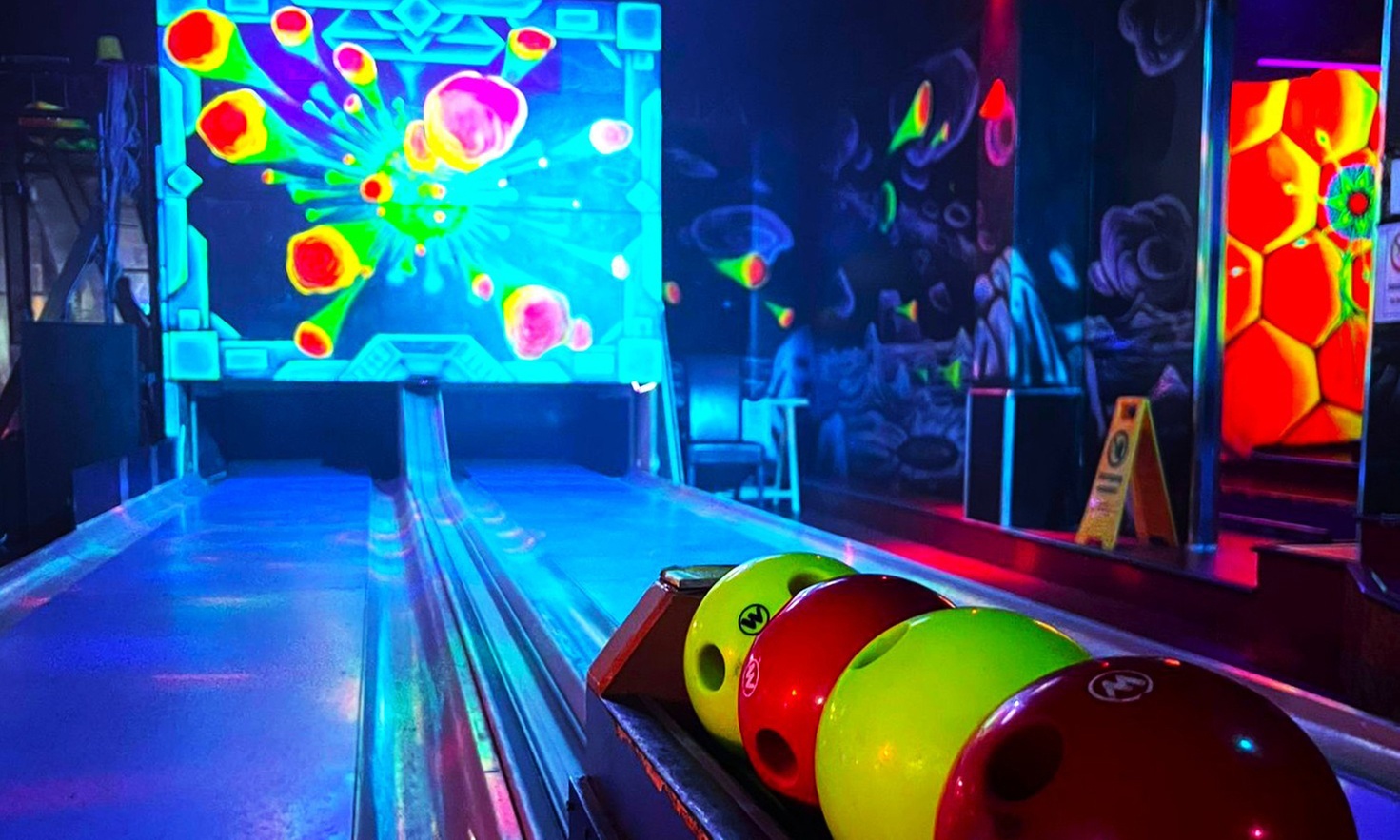 2 Std. 3D-Schwarzlicht-Bowling für bis zu 8 Personen