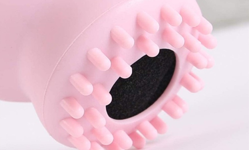 Image 9: Small Octopus Facial Cleaning Brush