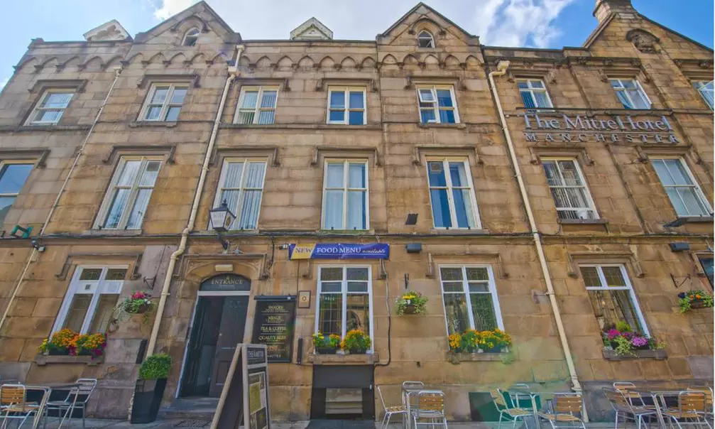 Manchester Getaway: Stay with Breakfast, Bottle of Prosecco & Dinner