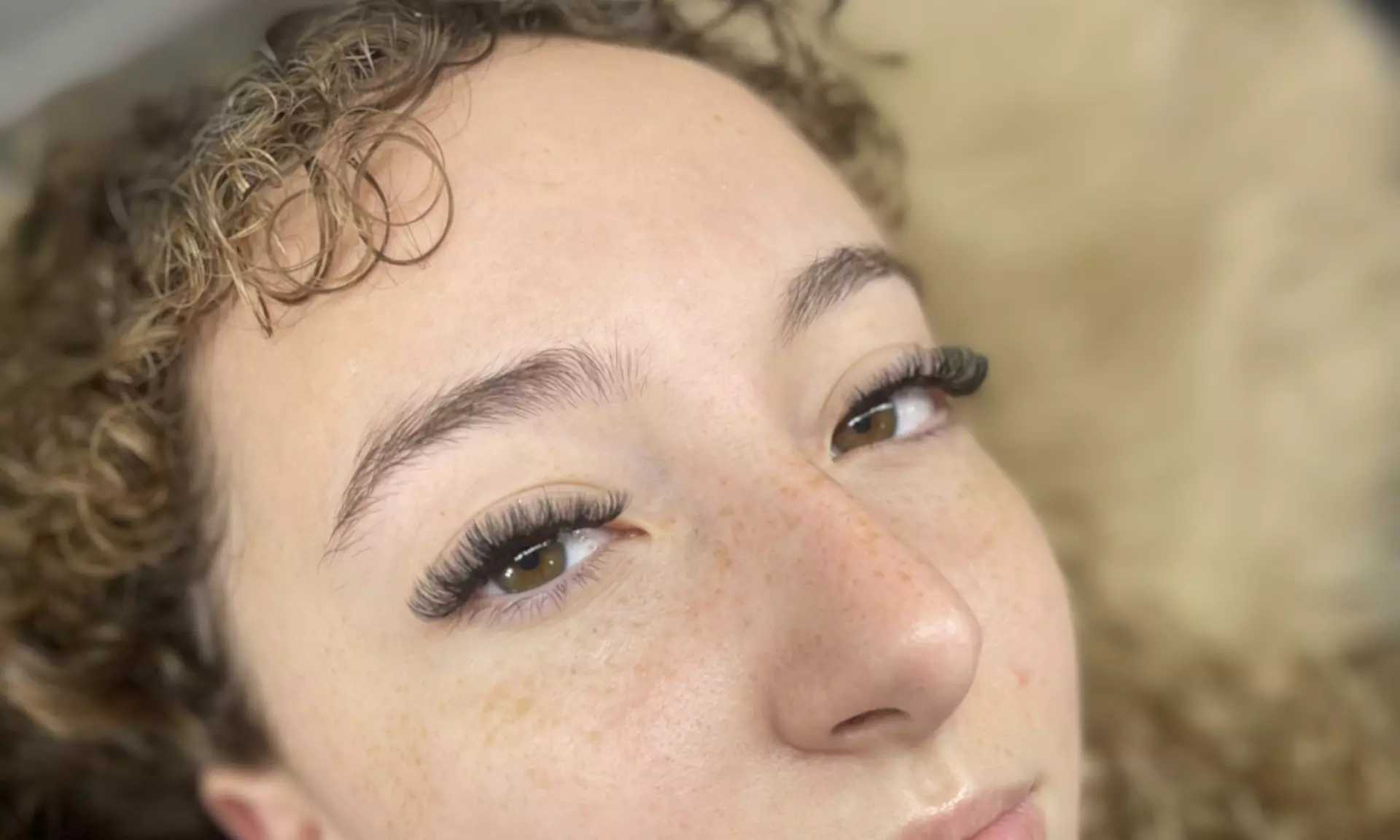 Wet Look or Hybrid Lash Extensions – Full Sets for a Glam Look