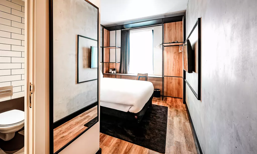 Somerset: Standard Double Room with En Suite and Breakfast