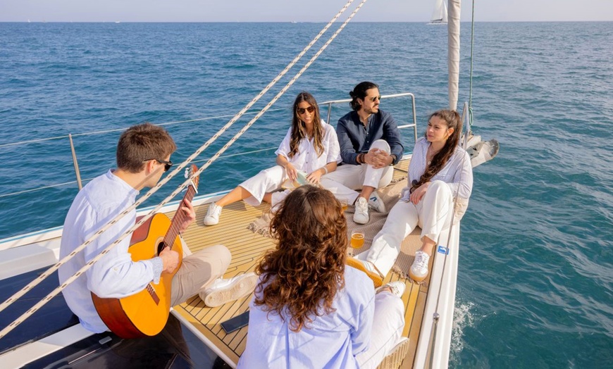 Image 2: Paseo de 2 horas en velero con bebida y picoteo para 1 o 2 personas
