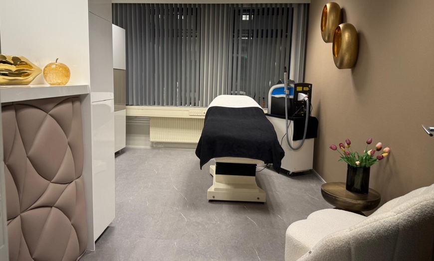 Image 2: Microdermabrasie: stap voor stap een gladdere en egalere huidtextuur 