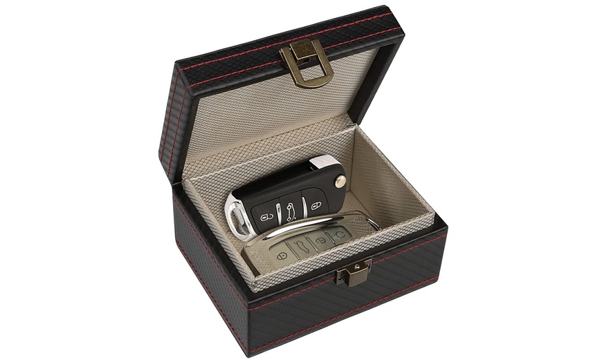 Image 5: RFID Blocking Box and Two Pieces Car Key Bags Set