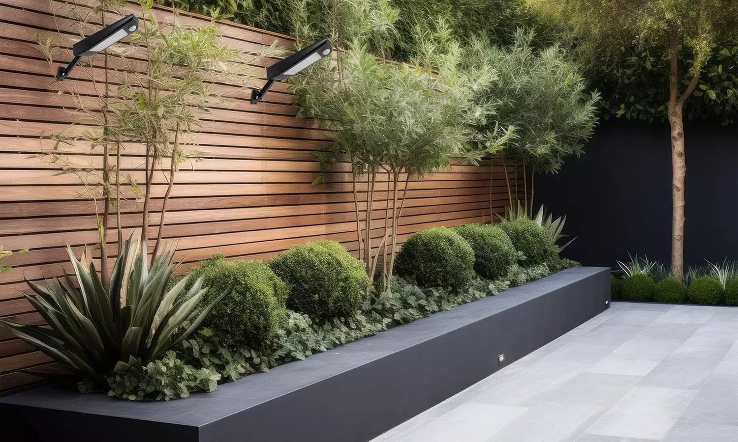 Lampione solare, faretto a LED e kit pannello solare con luce