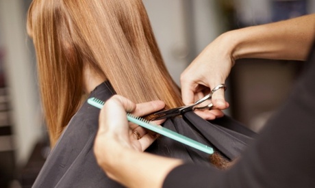 Shampoing, coupe et brushing pour cheveux court à 19,90 € au Salon Sol Hair