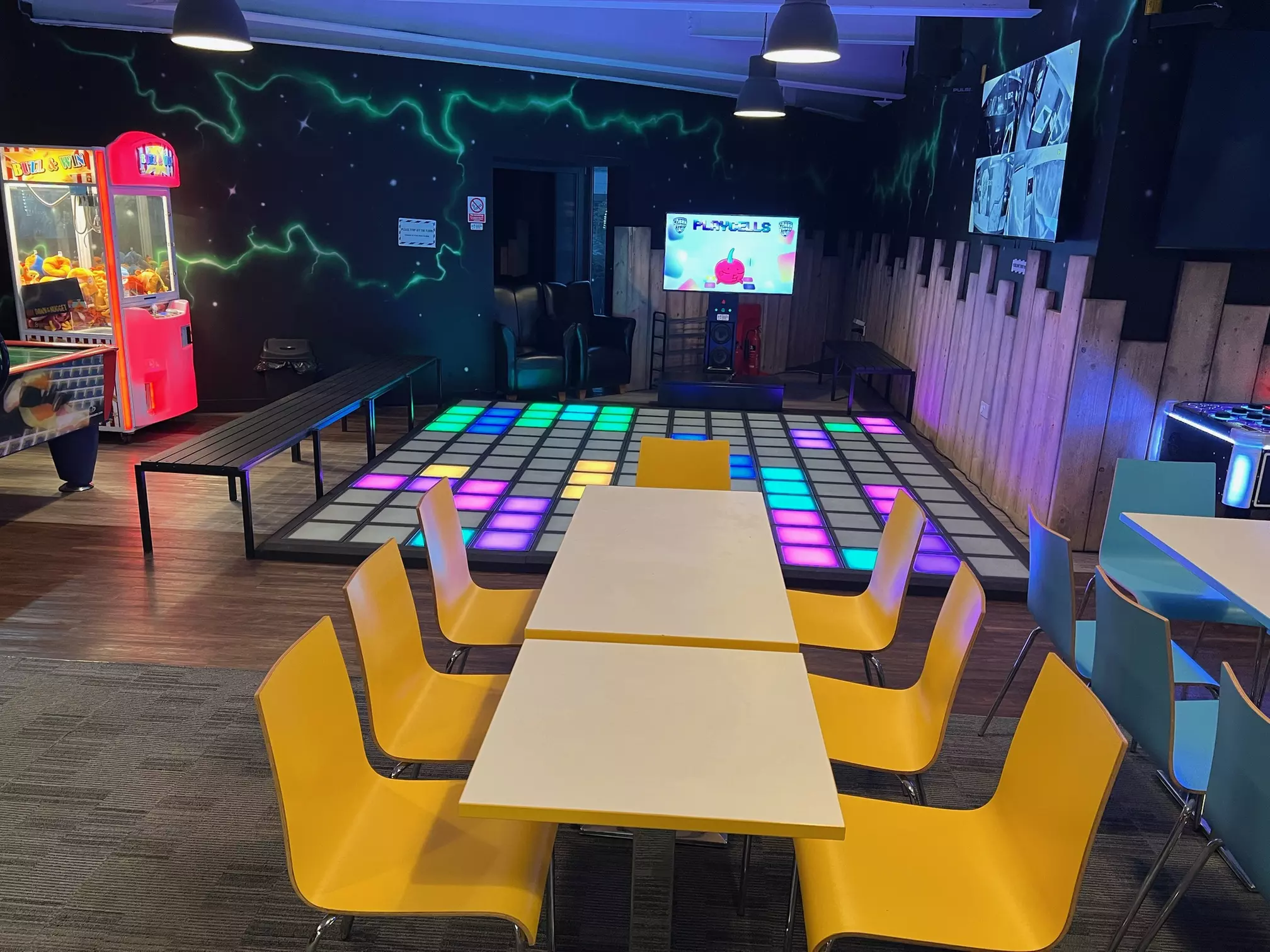 Interactive Virtual Reality Floor Experience in Milton Keynes