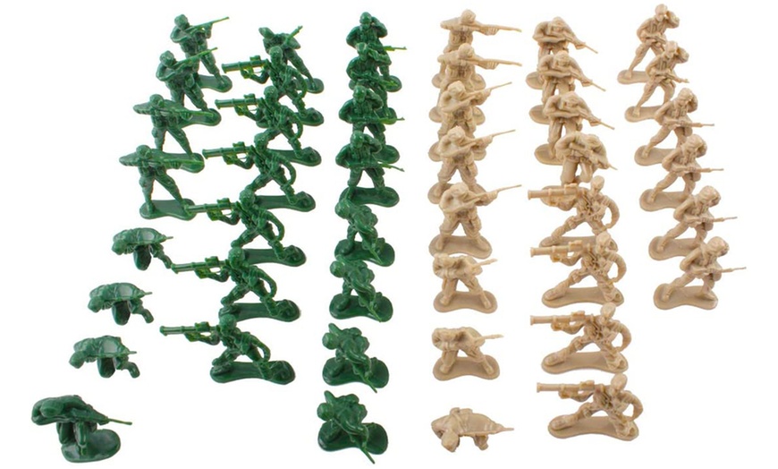Image 8: 100-Piece Military Play Set