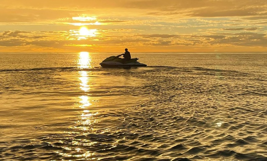 Image 5: 1 hora de alquiler de moto de agua para 1 o 2 personas