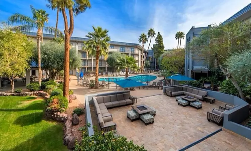 Out door pool and hot tub