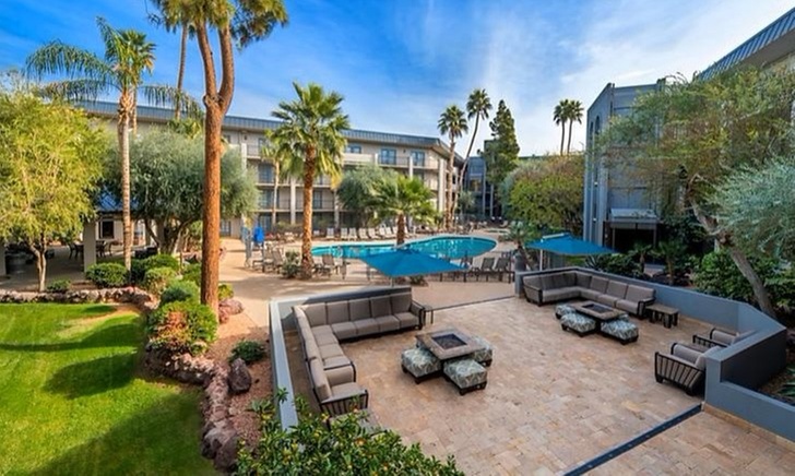 Rest and Recharge in Holiday Inn & Suites Phoenix Airport North