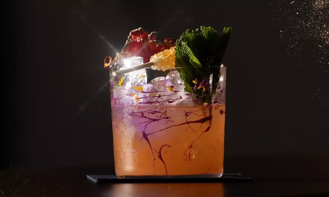 Exclusive Cocktails with Avocado Tartare For Two, Three or Four People