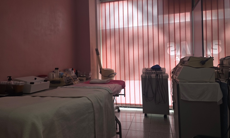 Image 2: 3, 5 o 7 sesiones de depilación con láser de diodo en zona a elegir 