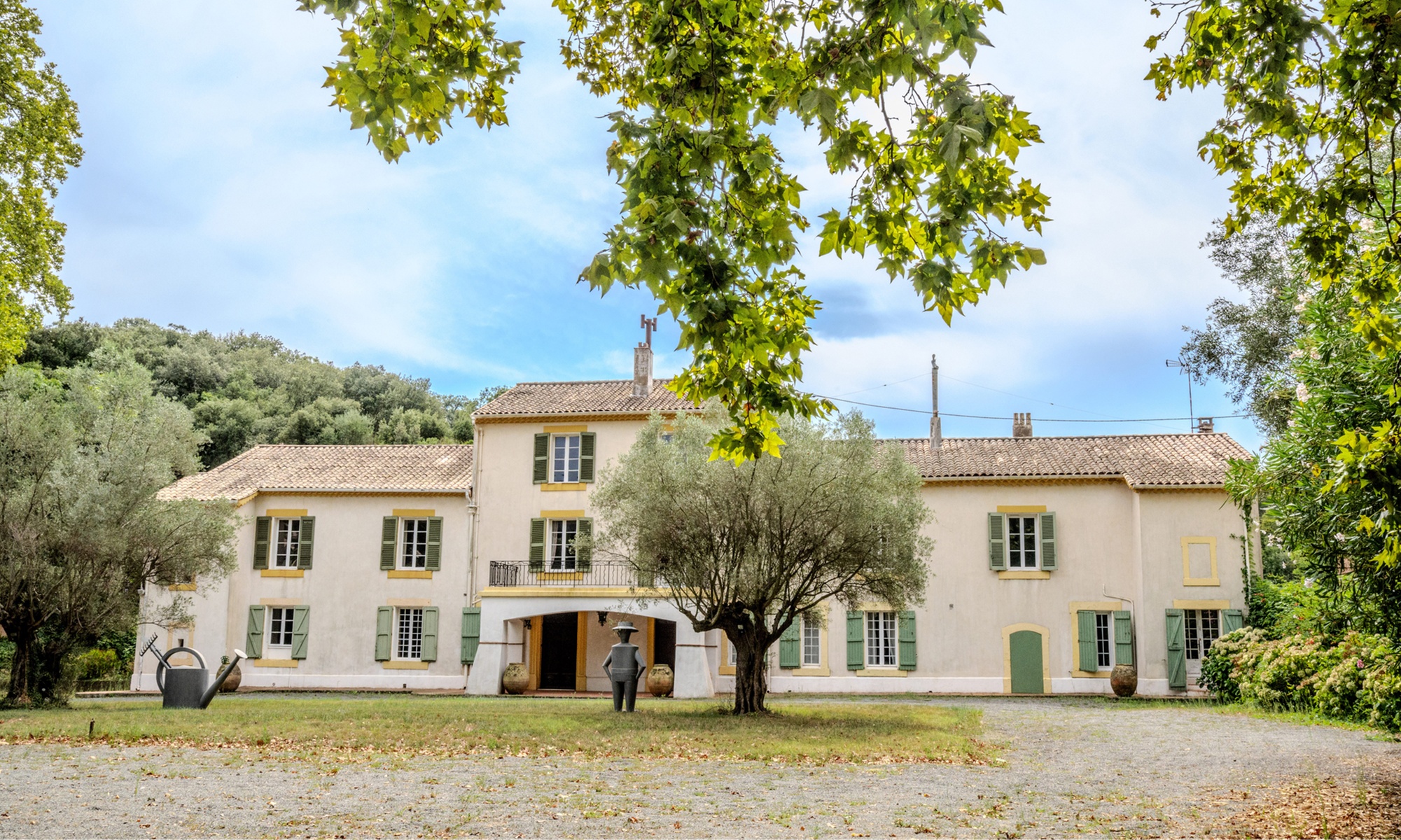 Var, Saint-Raphaël : 1 nuit en chambre double, option pdj et modelage