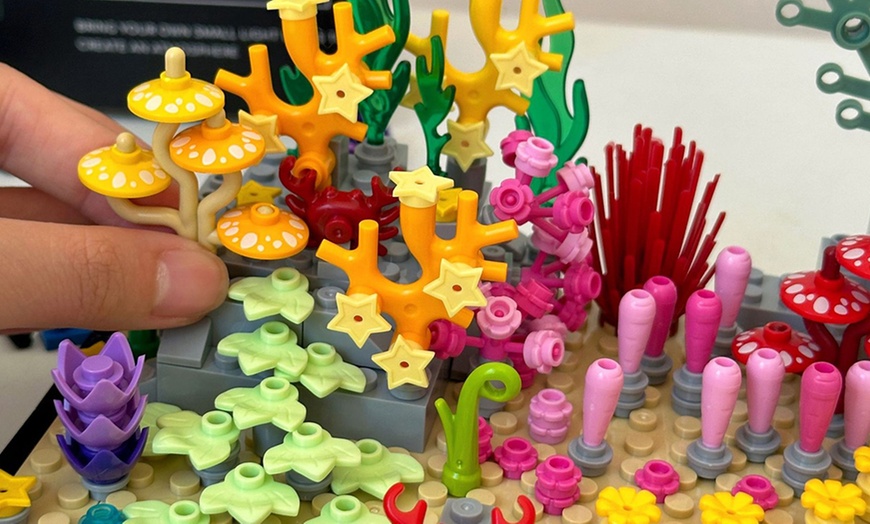 Image 16: Aquarium Building Block Kit with Night Lights - 570 Pieces