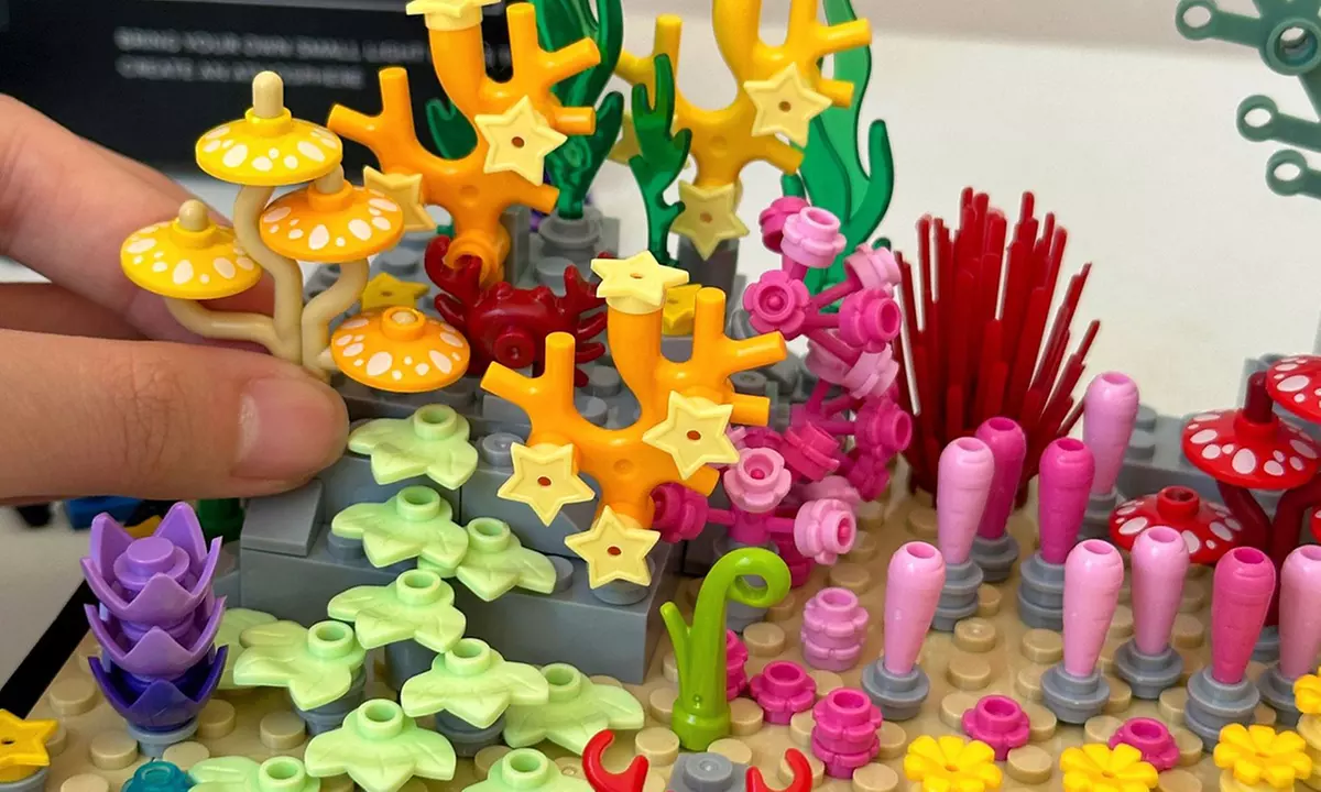 Aquarium Building Block Kit with Night Lights - 570 Pieces