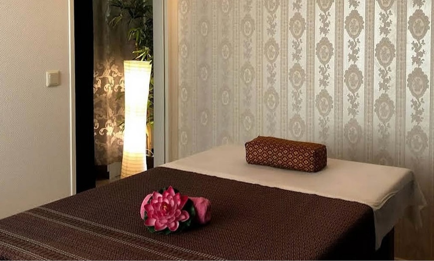 Image 2: Day-Spa, Hot-Stone- oder Lomi-Lomi-Massage für 1 Person