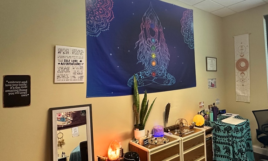 Image 6: 60/90-Min Full Body Massage, Assessment & Red Light Therapy Session! 