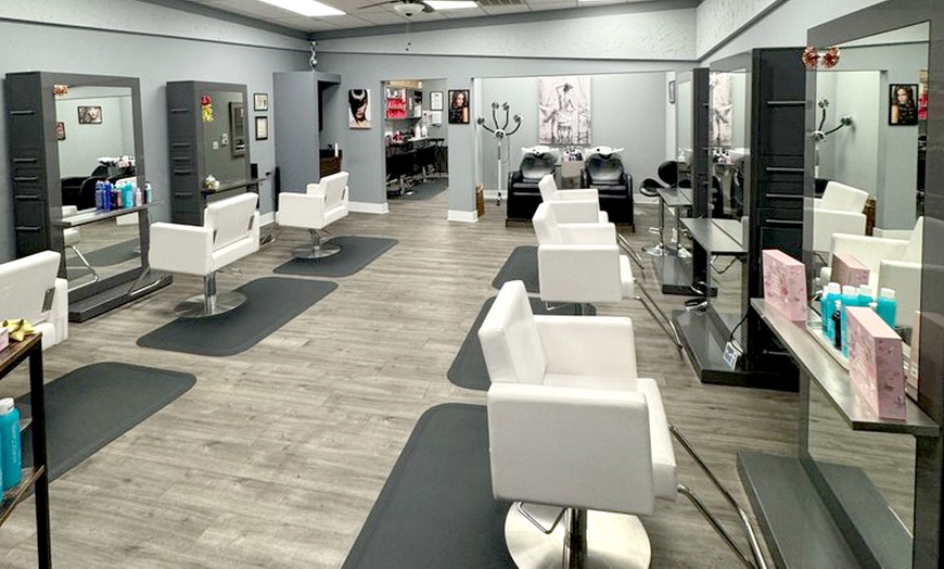 Image 5: 60-Min European Facial + Microdermabrasion, Chemical & Micro-Current