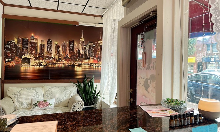Image 5: One 60-Min Head Spa, Swedish or Deep Tissue Massage or  30-Min Facial 