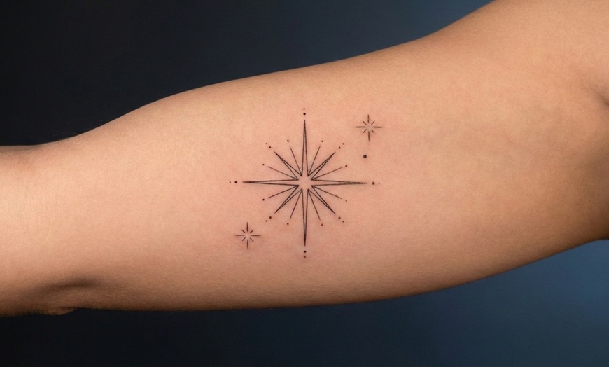 Image 2: Tatuaż cienką kreską – kobiece motywy kwiatowe w wybranym rozmiarze