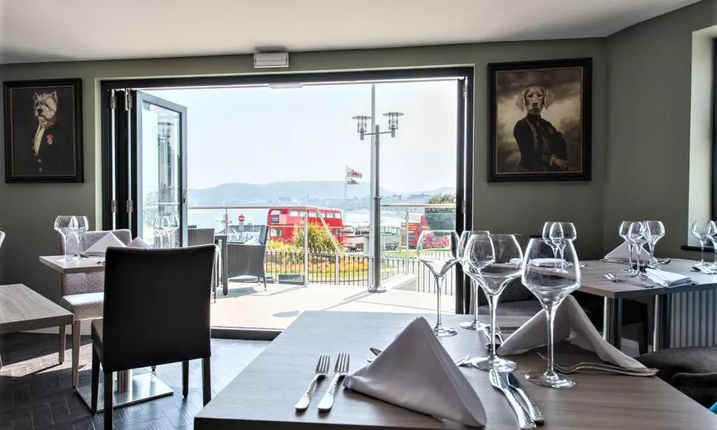 Llandudno Getaway: Seaside Boutique Stay with Sea Views