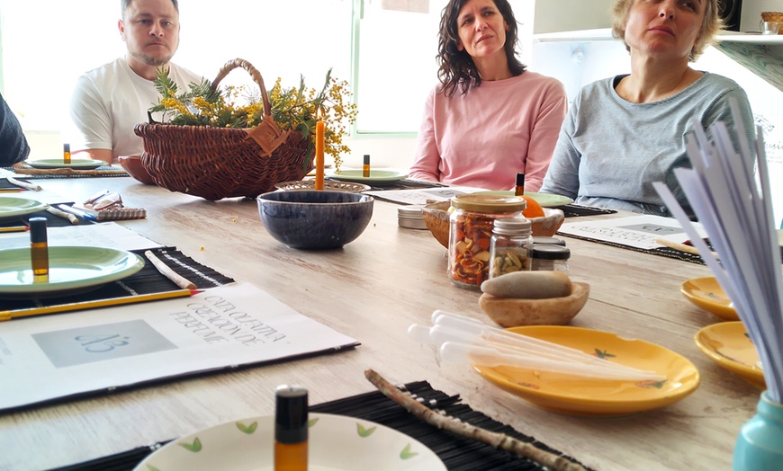 Image 4: Cata olfativa y creación artesanal de tu propio perfume para 1 o 2