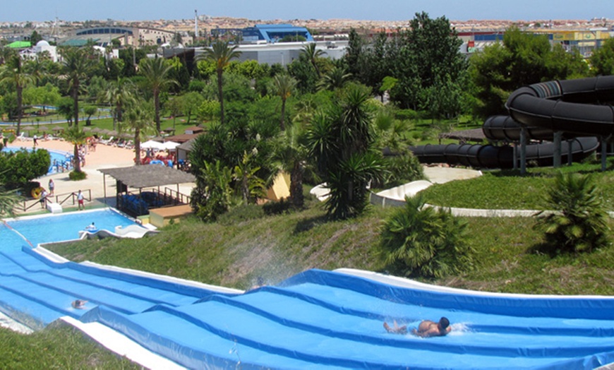 Image 19: Aquópolis Torrevieja: entrada de 1 día para infantil o adulto