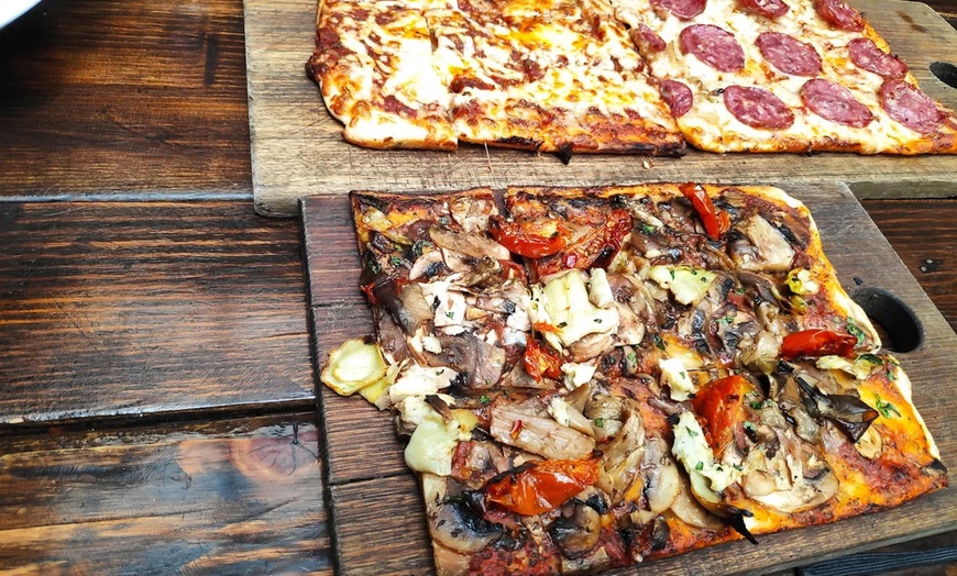 Image 6: Italian Feast with Pizza, Wine & More for Up to 10 People