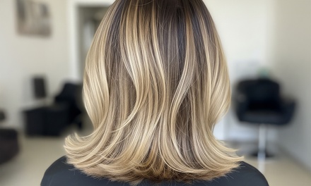 Sesión de peluquería con lavado, masaje craneal, mascarilla hidratante y corte - Rubios Madrid Hair & Nails Studio