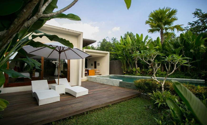 Image 2: Bali: 5 or 7 Nights with Massage & more at Senetan Villas & Spa Resort