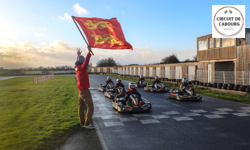 Image 1: 1 session de 10 min de karting