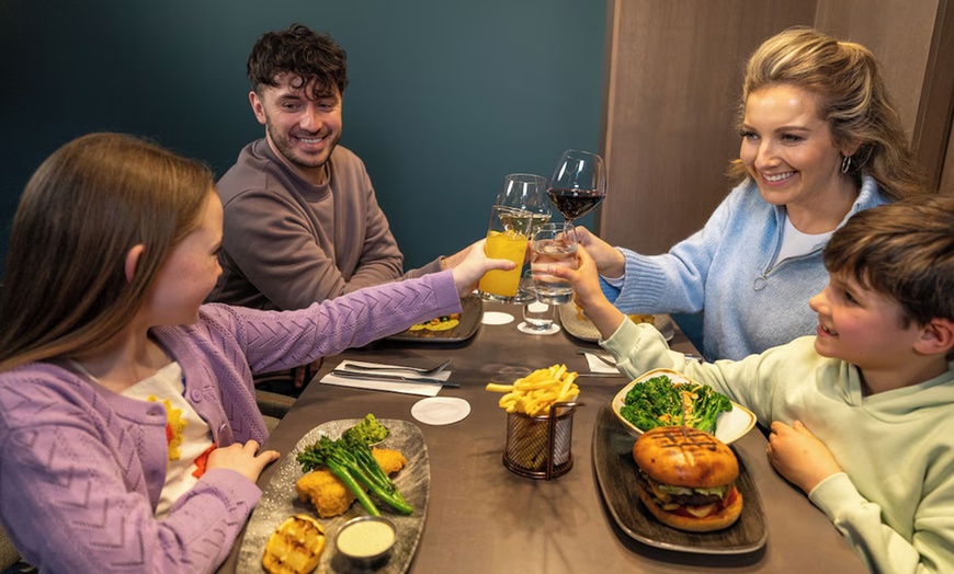 Image 10: 4* Belfast: Deluxe or Executive Double Stay with Breakfast & Dinner 