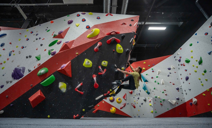 Image 6: Explore Indoor Climbing with a Bouldering Induction for One or Two
