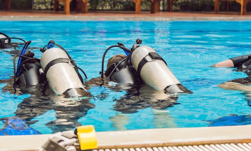 Image 4: Bautismo de buceo en piscina con instructor para 1 o 2 personas 