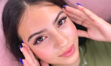 Extensiones de pestañas pelo a pelo con acabado en volumen natural - Aremoga Lash Beauty