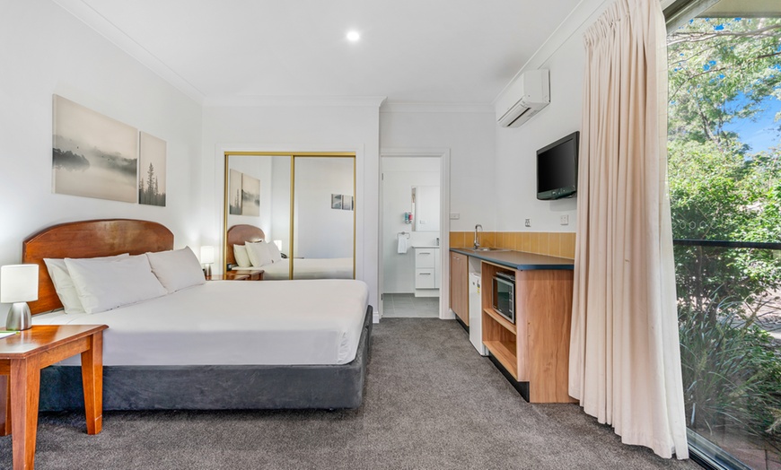 Image 3: Hunter Valley: Studio, One-Bedroom or Two-Bedroom with Wine up to 4