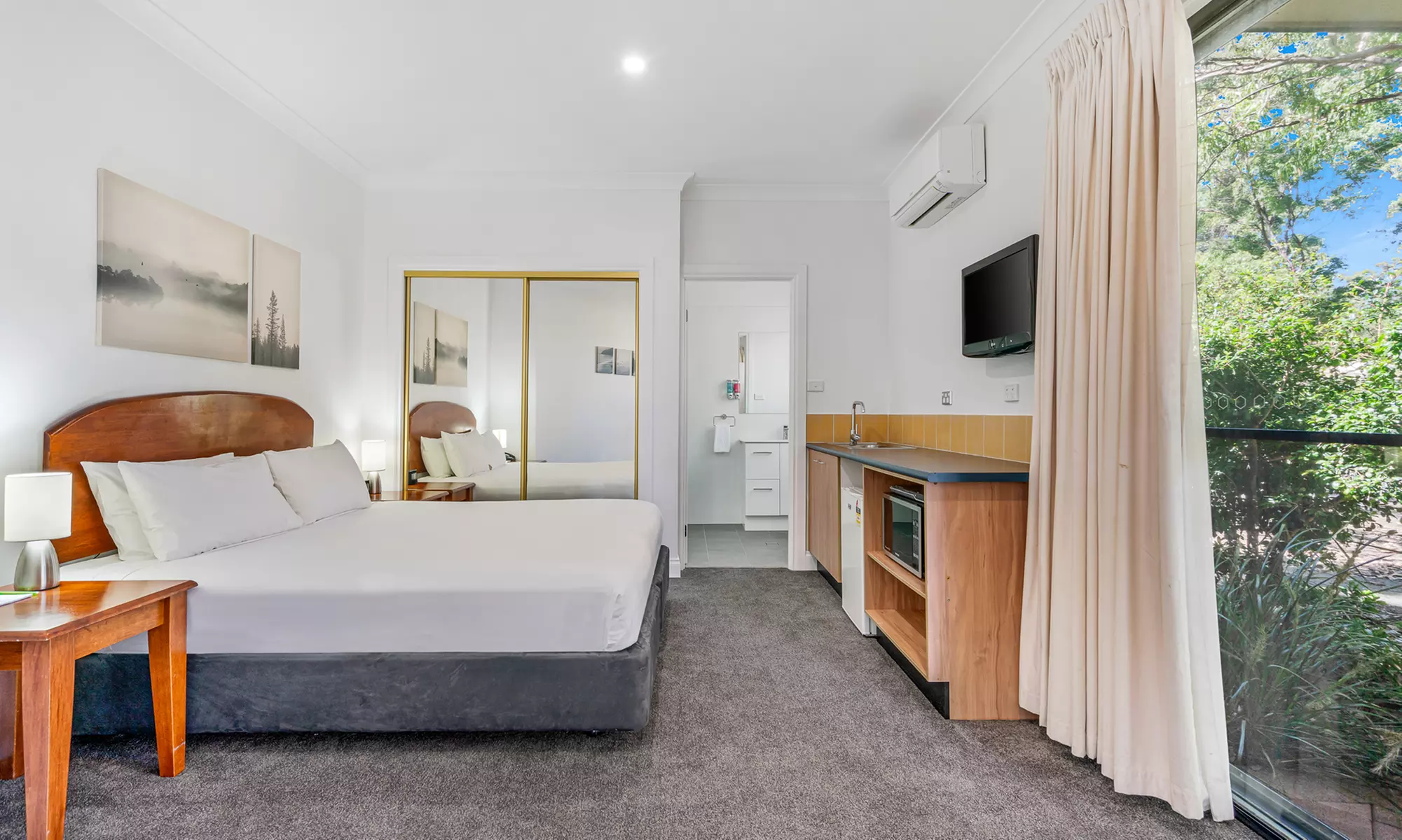 Hunter Valley: Studio, One-Bedroom or Two-Bedroom with Wine up to 4