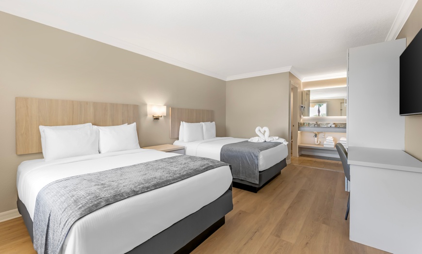 Image 7: Family-Friendly Hotel Near Amusement Parks in Orlando w/Various Room