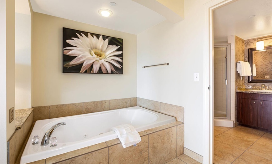 Image 11: Relax, unwind, and enjoy easy access to the Las Vegas Strip