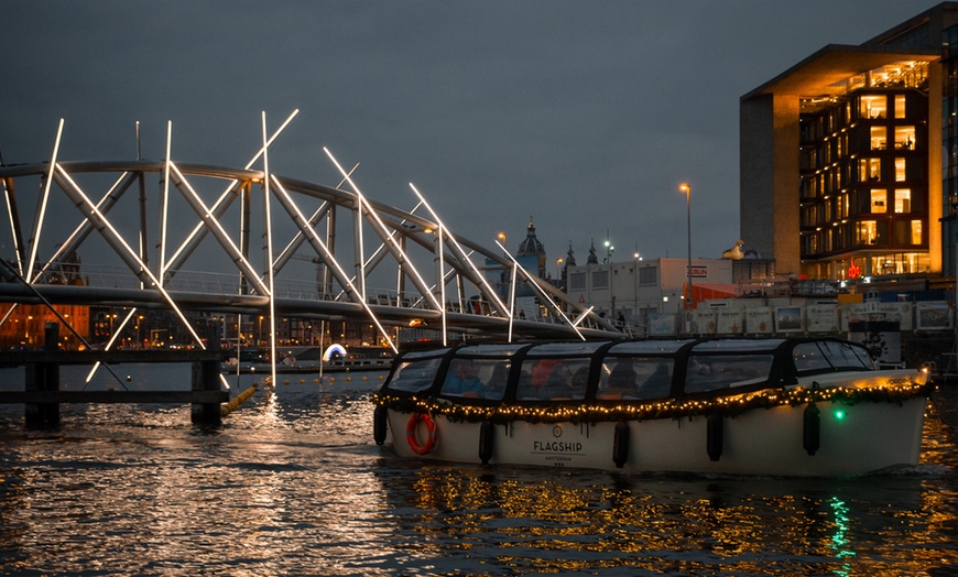 Image 6: Amsterdam Light Festival vanaf het water in luxe open sloep