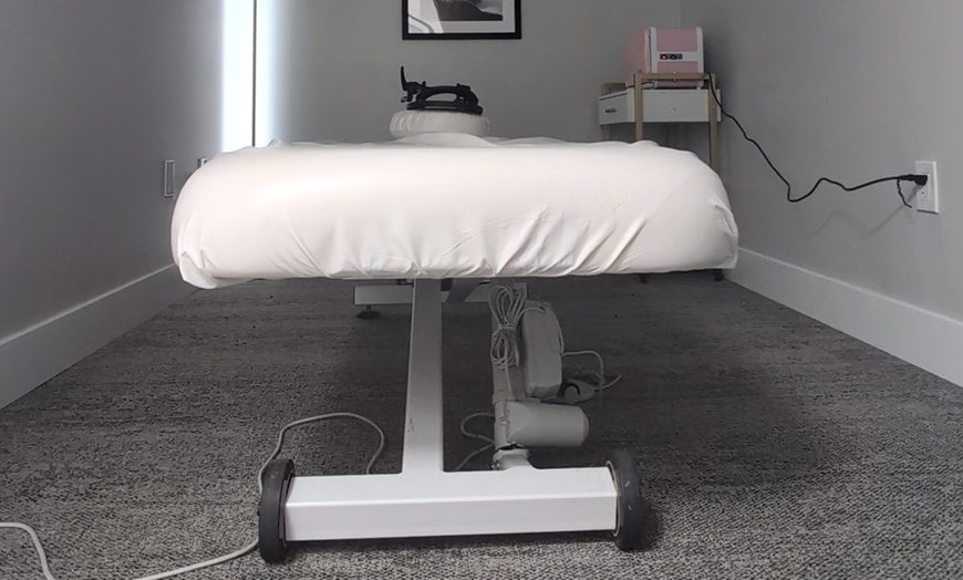 Image 3: 60- or 90-Minute Swedish Massage with Aromatherapy & Towel Therapy